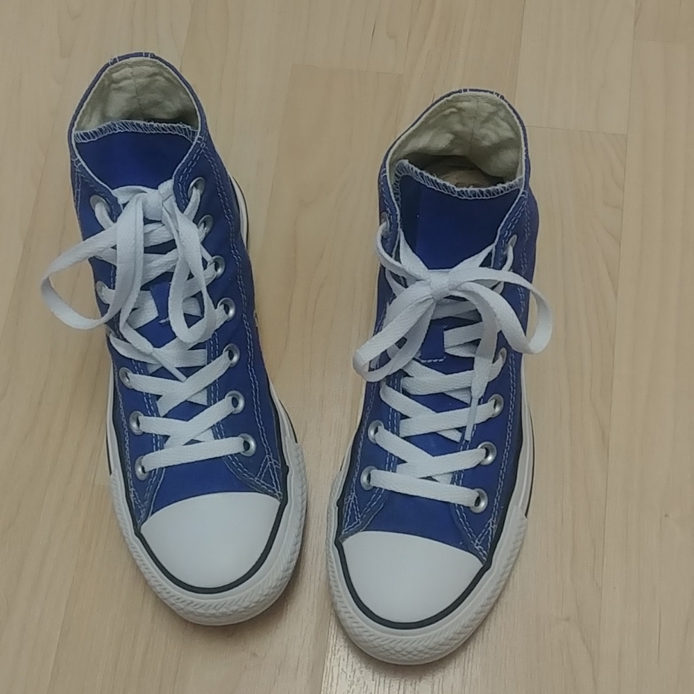 Blue Hi-top Converse size 7